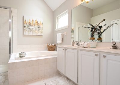 Vacant - Bathroom - Photo 2