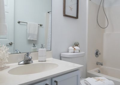 Vacant - Bathroom - Photo 3